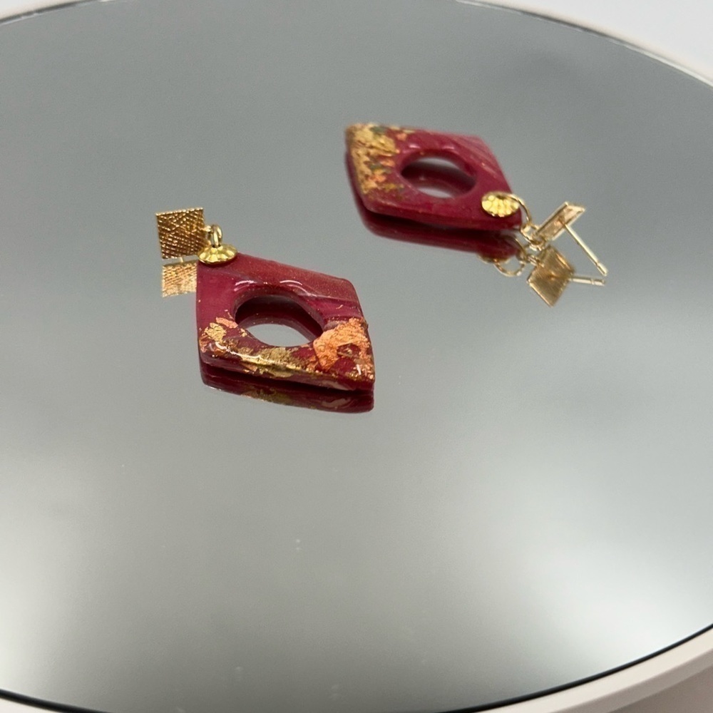 One of a kind hand crafter faux stone earring with gold post - Picture 4 of 4
